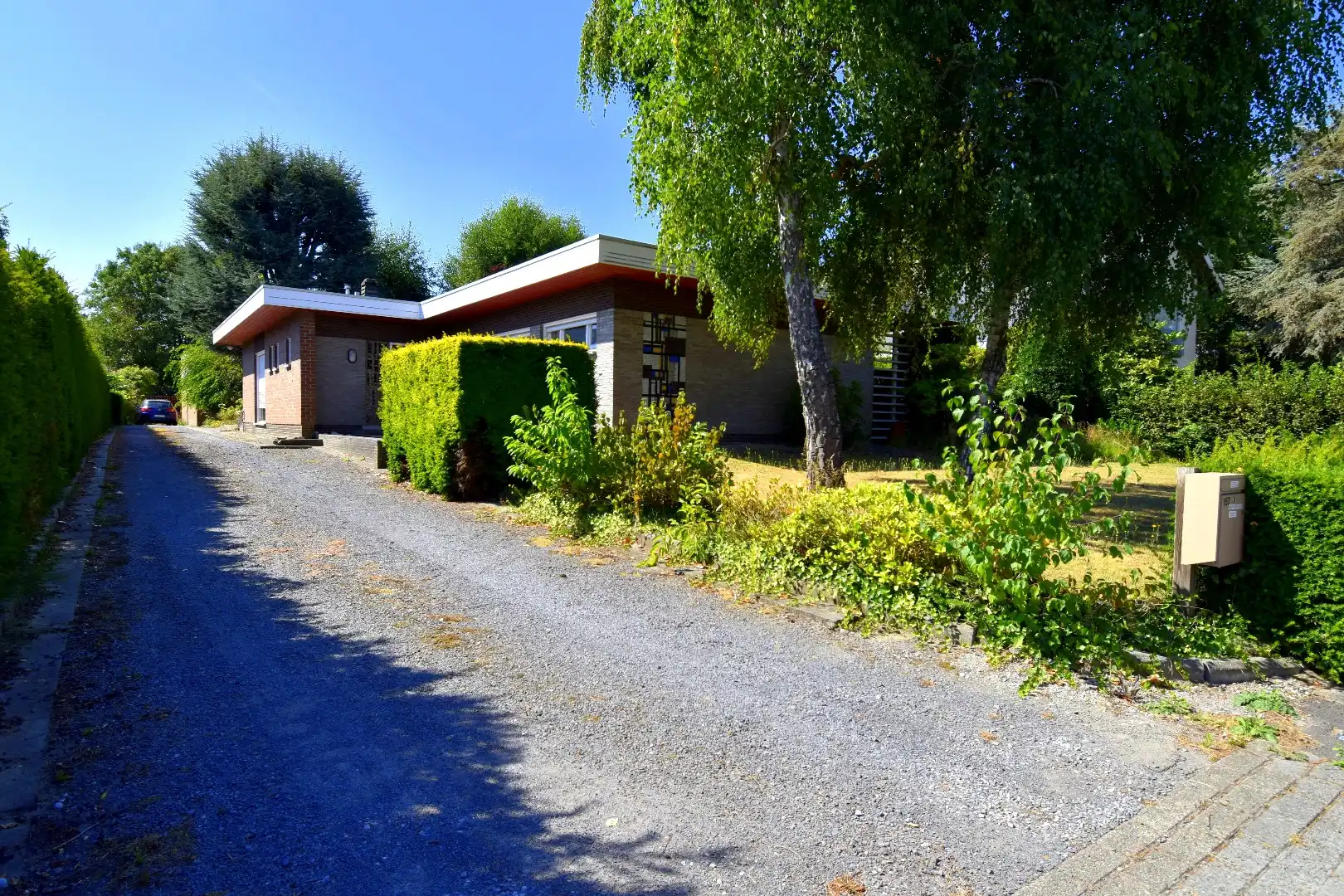 Alleenstaande woning met achterliggende opslag ruimte (205 m²) te koop in Heule foto 4