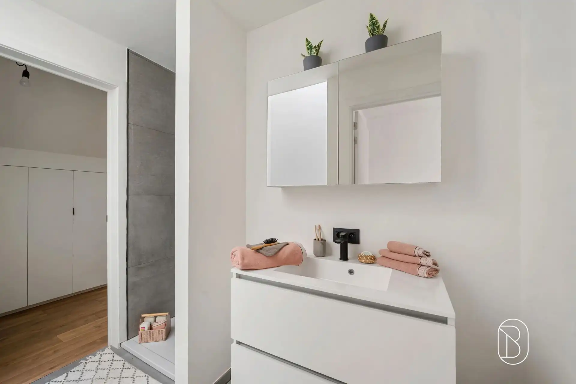 Mooie nieuwbouwwoning met 3 slk en 2 badkamers, + tuin foto 16