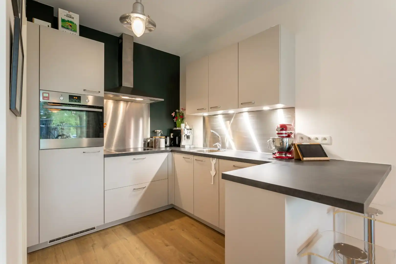 Instapklaar en energiezuinig gelijkvloers appartement met 2 SLPKS, tuin en terras foto 3