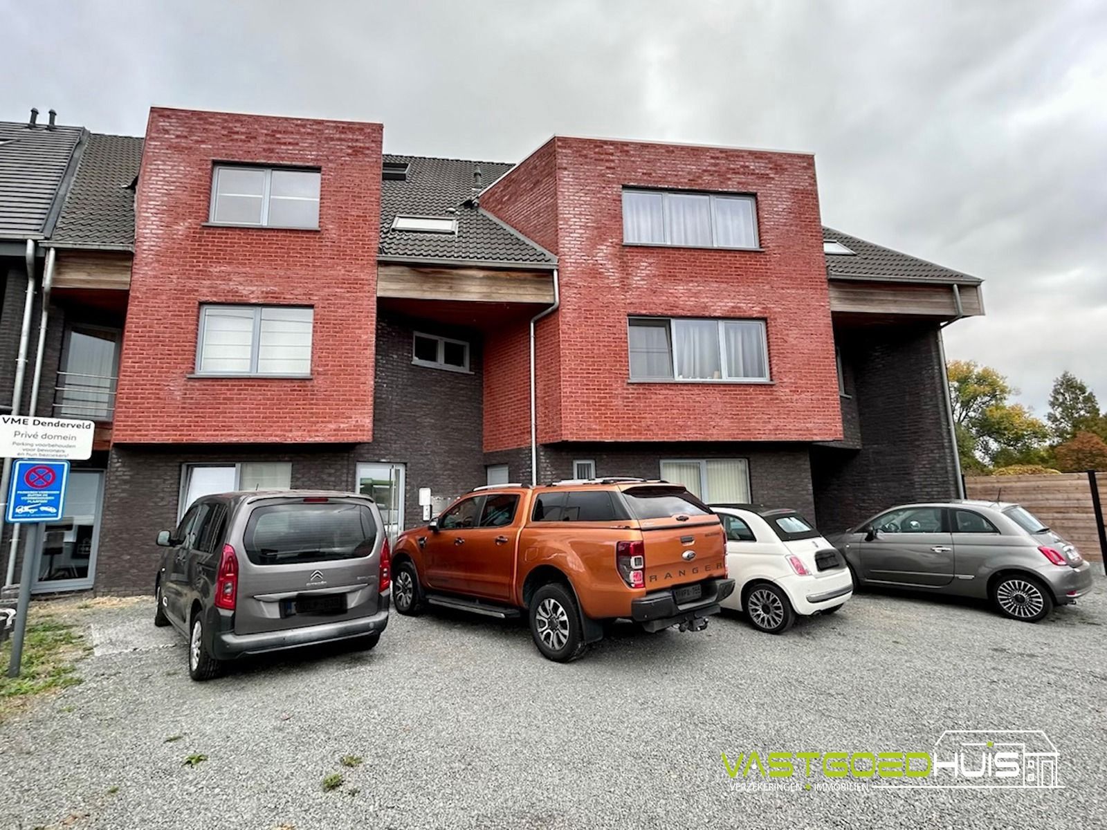Instapklaar, gelijkvloers appartement met garage foto 2