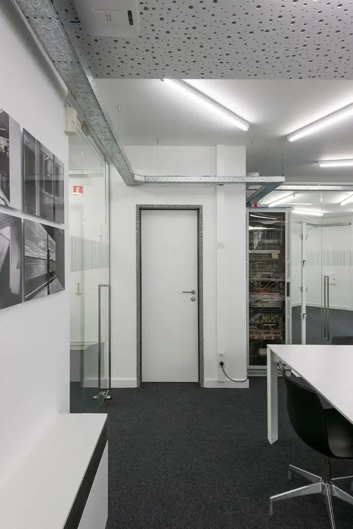 Perfect uitgerust kantoor (22 m²) met parking en alle faciliteiten inclusief, Torhout. foto 11