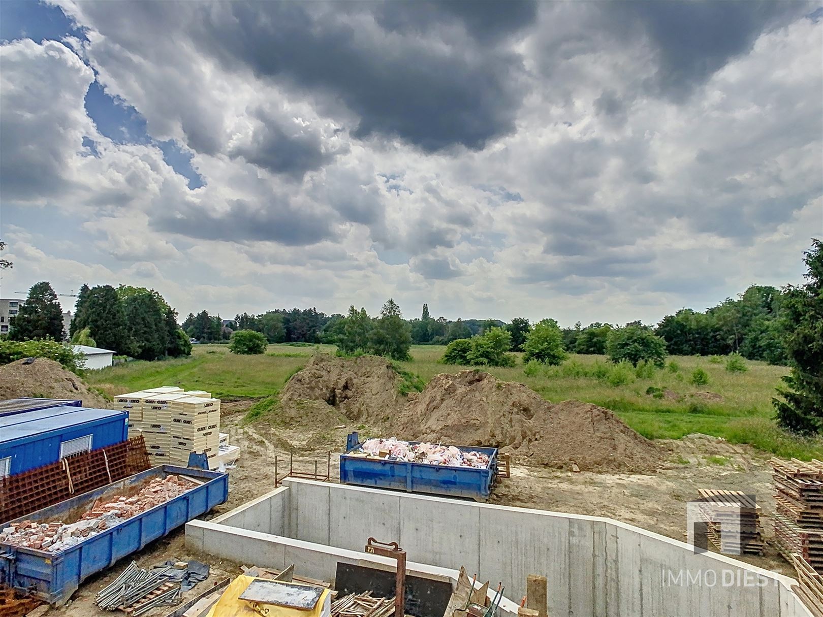 Gelijkvloers appartement met terras en tuintje foto 8