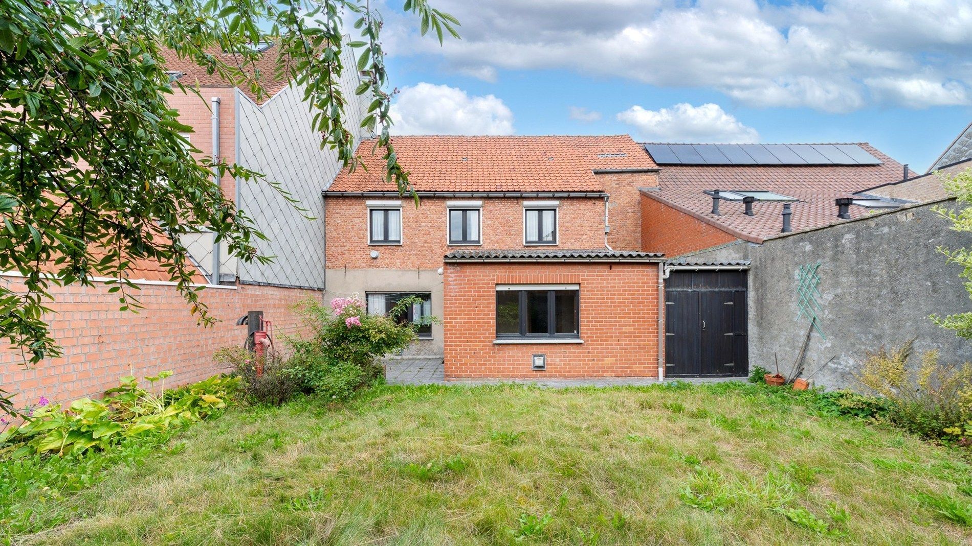 Breed woonhuis met diepe garage te Westkapelle foto 2