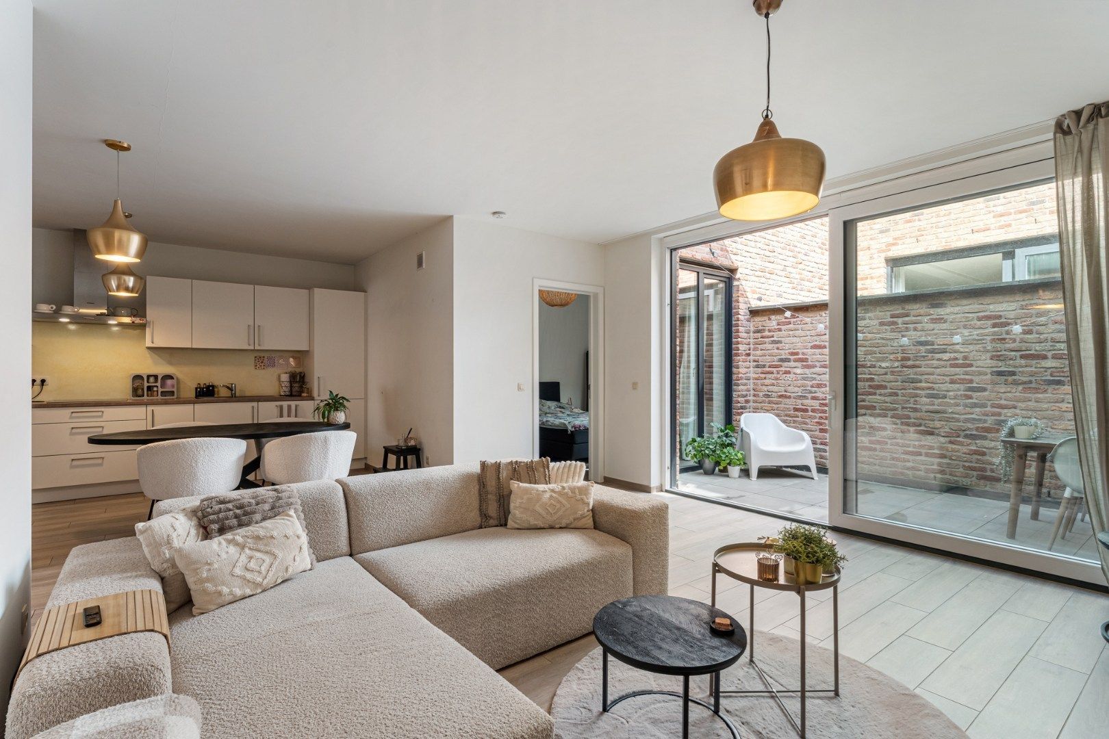 Recent, hoogwaardig afgewerkt gelijkvloers appartement, met terras en inpandige garage, in het centrum van Maaseik!  foto 12