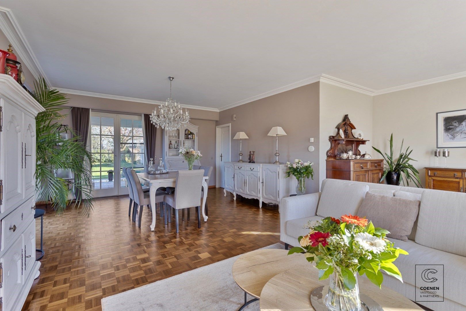Instapklare villa met 4 slpk's en prachtige tuin op een perceel van 1125 m² te Lier. foto 5