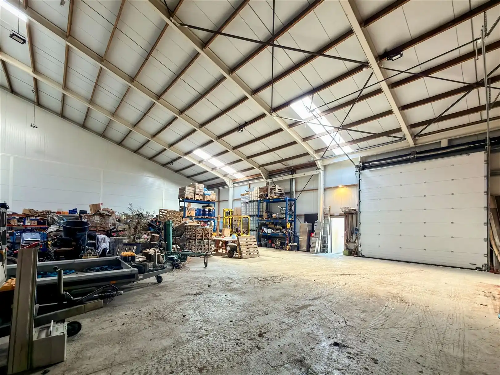 Enorm ruim magazijn met natuurlijke lichtinval! foto 5