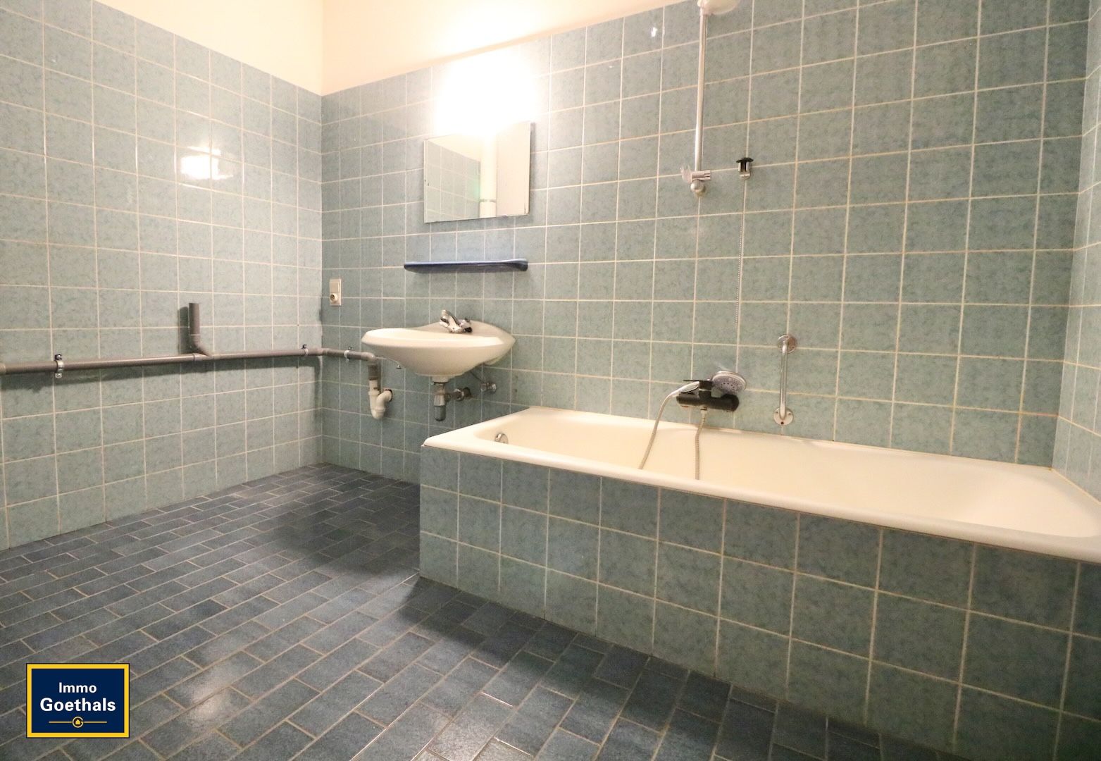 CENTRAAL GELEGEN APPARTEMENT MET GROOT TERRAS IN GARAGE. foto 13