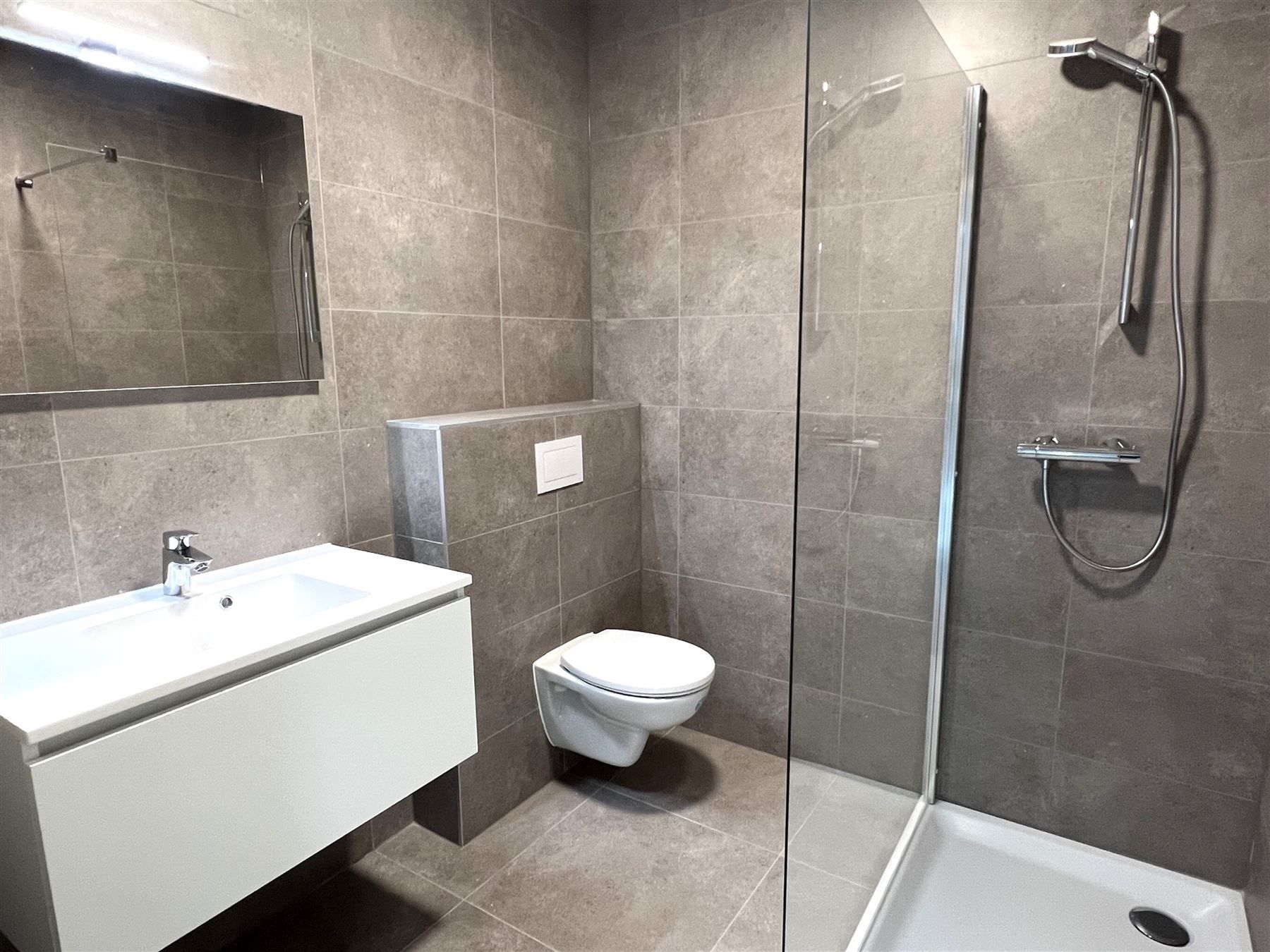 Kwalitatief en ruim  nieuwbouw appartement met groot terras foto 5