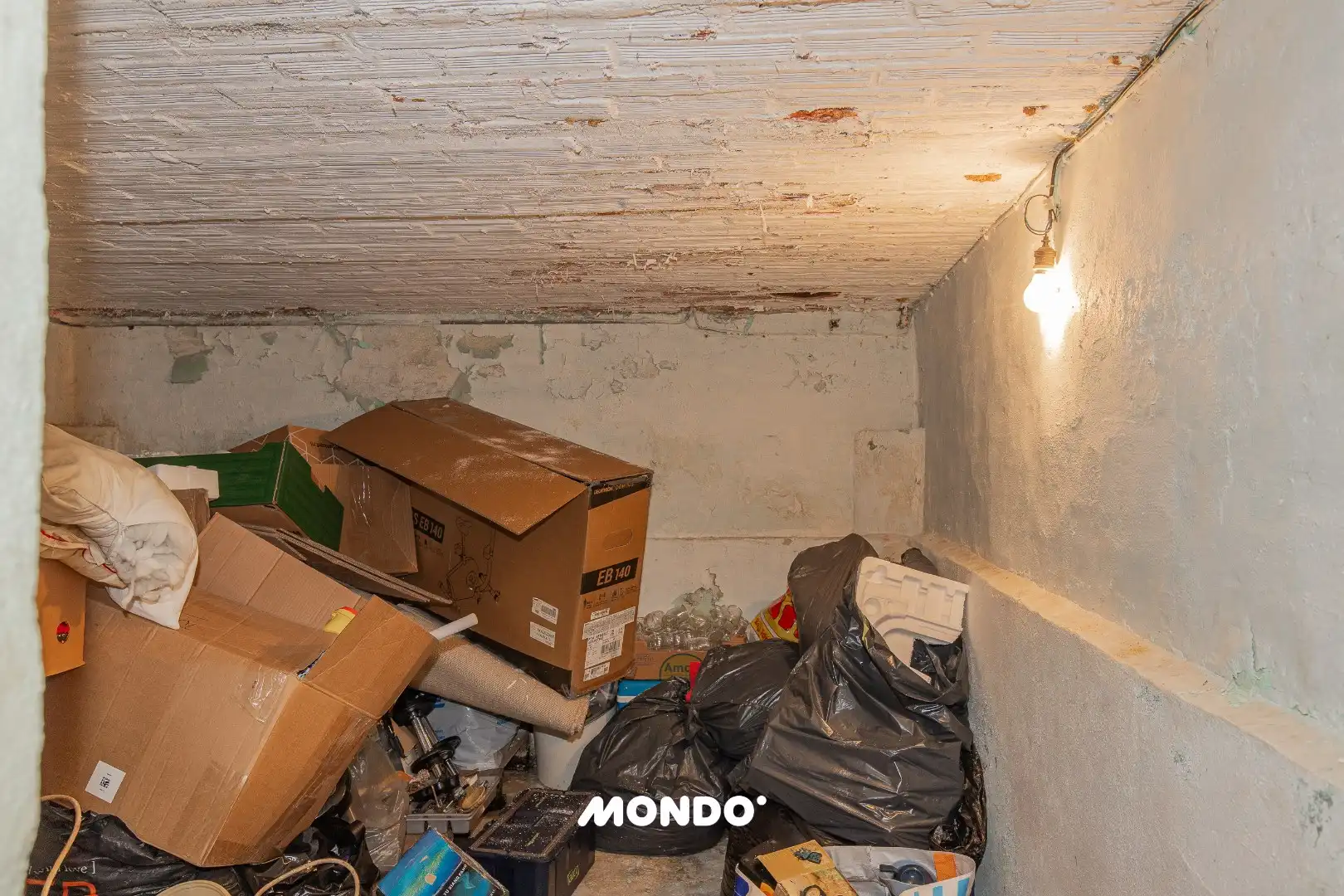 Deels gerenoveerde gezinswoning met 5 à 6 slaapkamers en tuin met achteruitweg foto 18