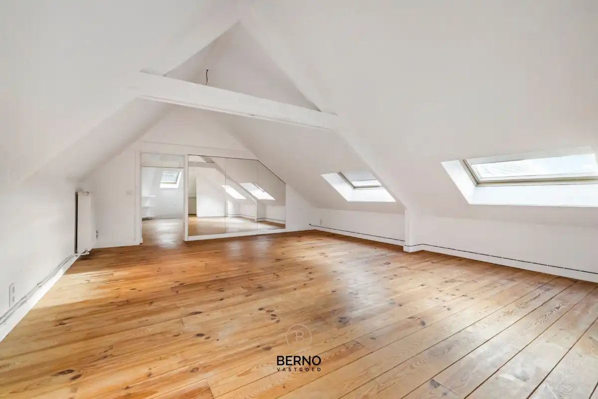 Handelspand met uitzonderlijke visibiliteit & ruim appartement – Toplocatie foto 21