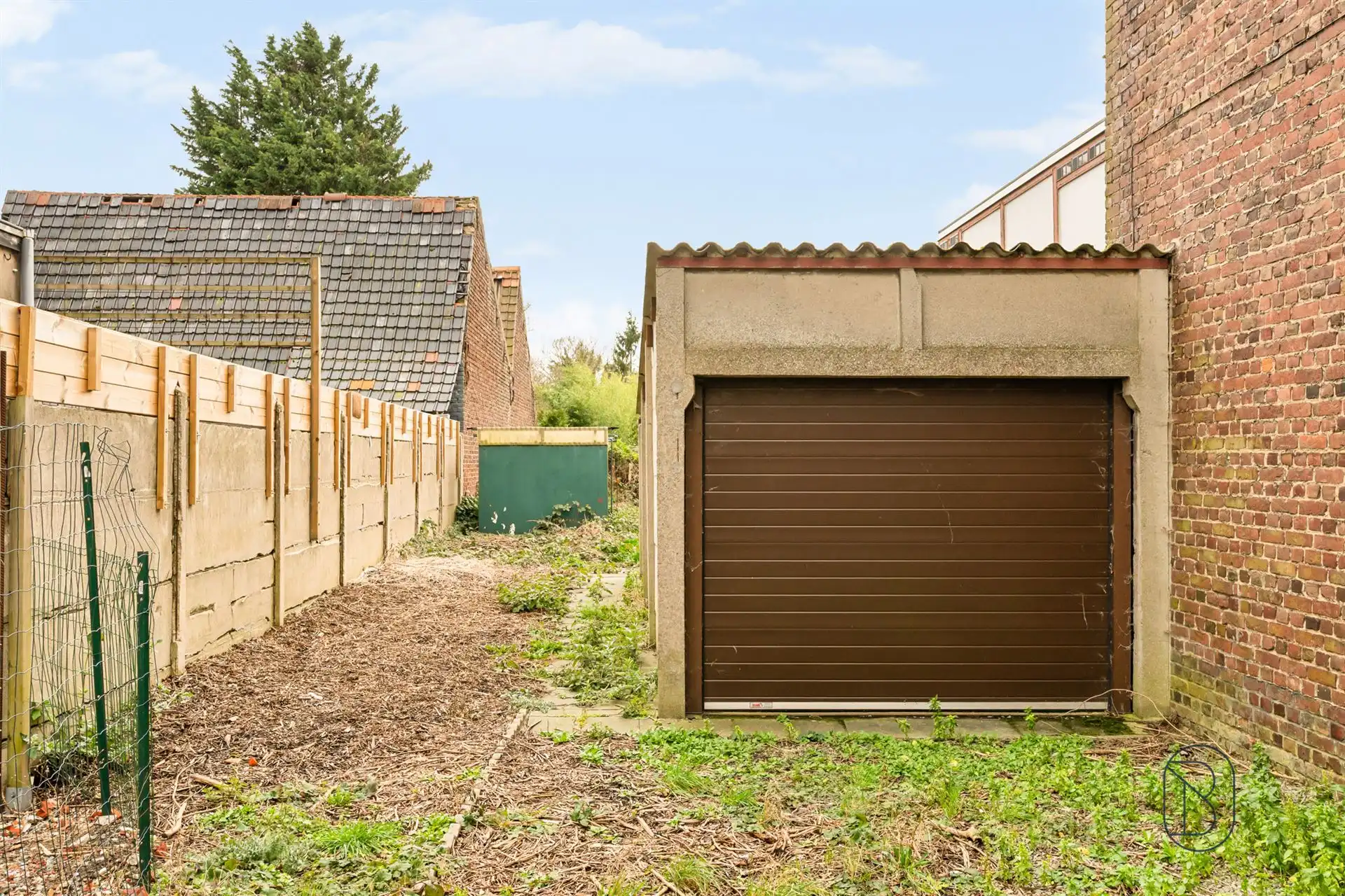 Halfopen bebouwing met tuin en garage foto 13