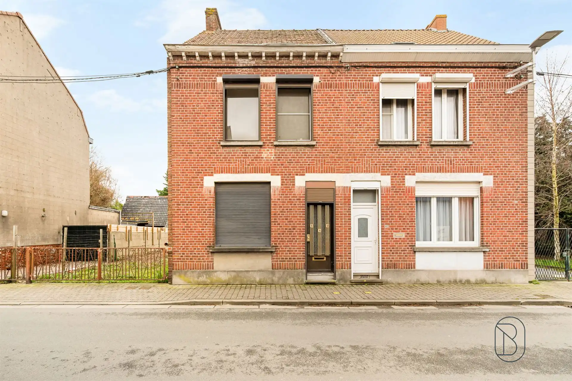 Halfopen bebouwing met tuin en garage foto 13