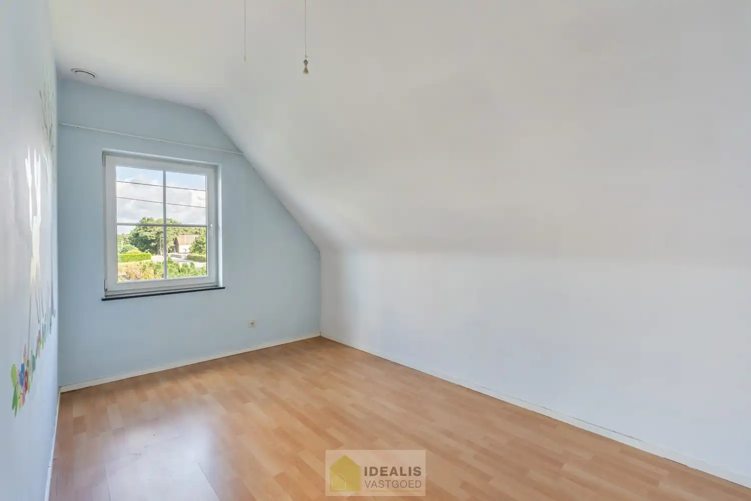 IDEALIS VASTGOED – HEDENDAAGSE EENGEZINSWONING OP RUSTIGE LOCATIE MET AANGELEGDE TUIN OP EEN KNAP PERCEEL (9A87CA) NABIJ HET CENTRUM VAN PELT – De woning omvat een heerlijke lichtrijke open leefruimte met aansluitend goed uitgeruste keuken, fijne wasplaats/berging, 4 royale slaapkamers en goed ingerichte badkamer. Een praktisch ingedeelde woning op een aangenaam en ruim perceel! foto 20