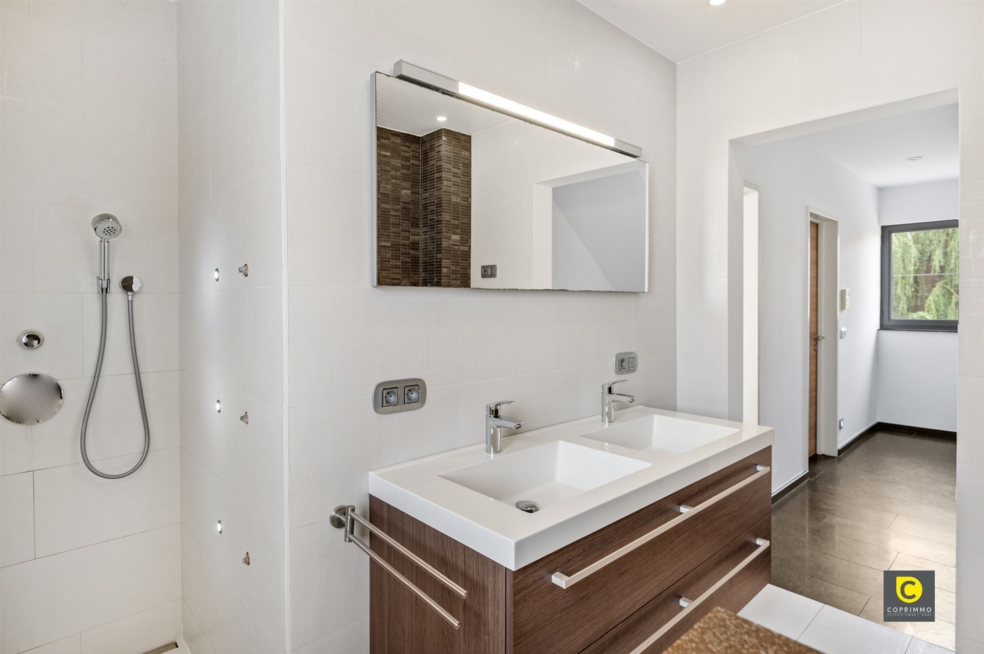 Recente instapklare woning op woonerf foto 16