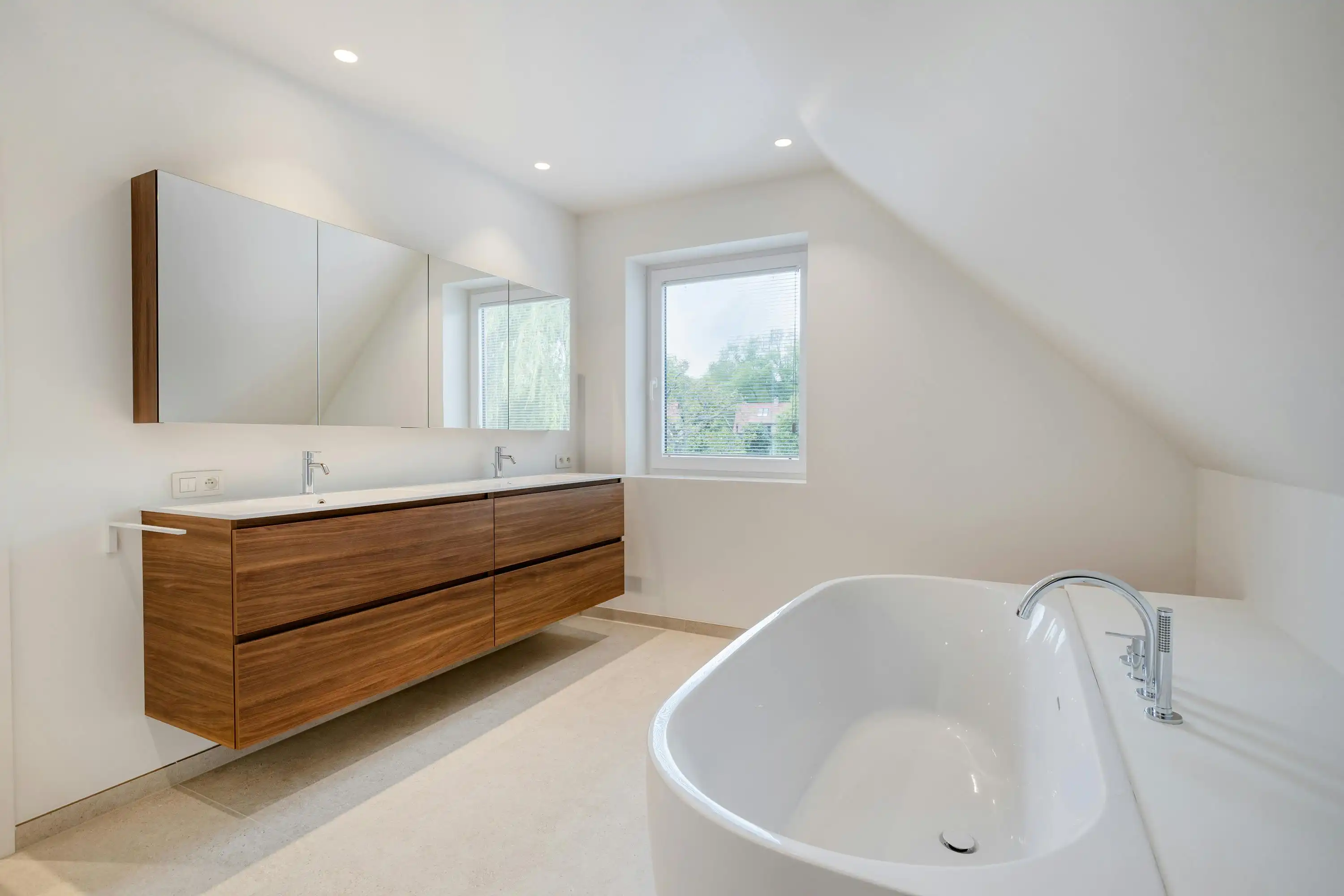 Perfect afgewerkte villa (2023) op rustige ligging foto 16