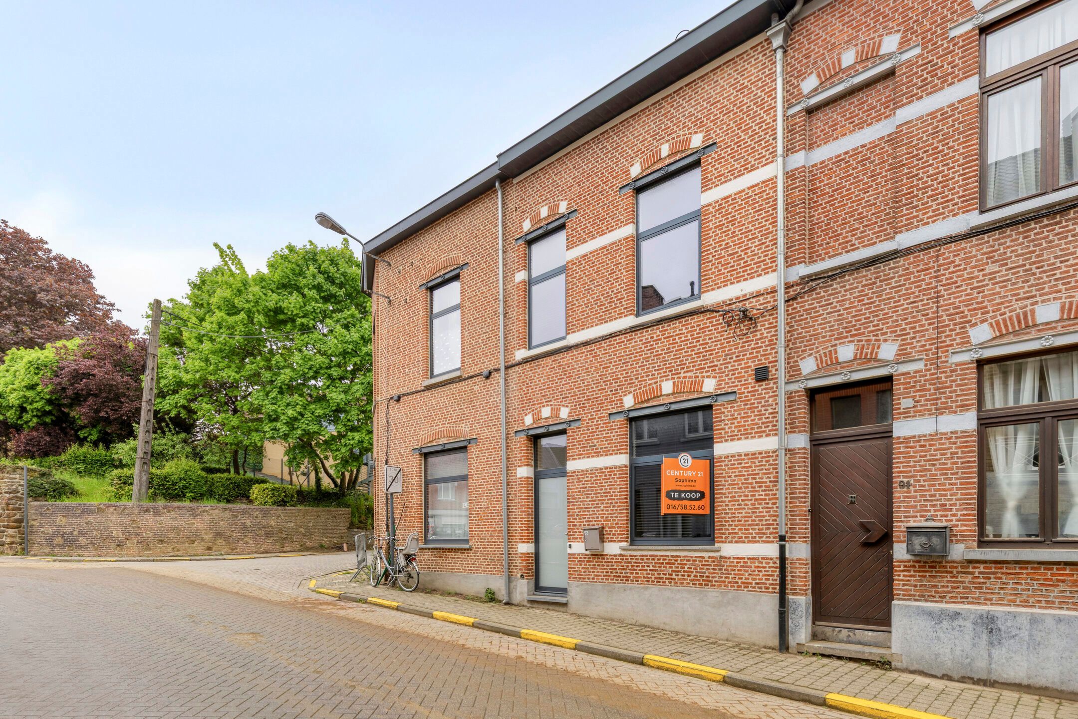 Gerenoveerde rijwoning op toplocatie! foto 2