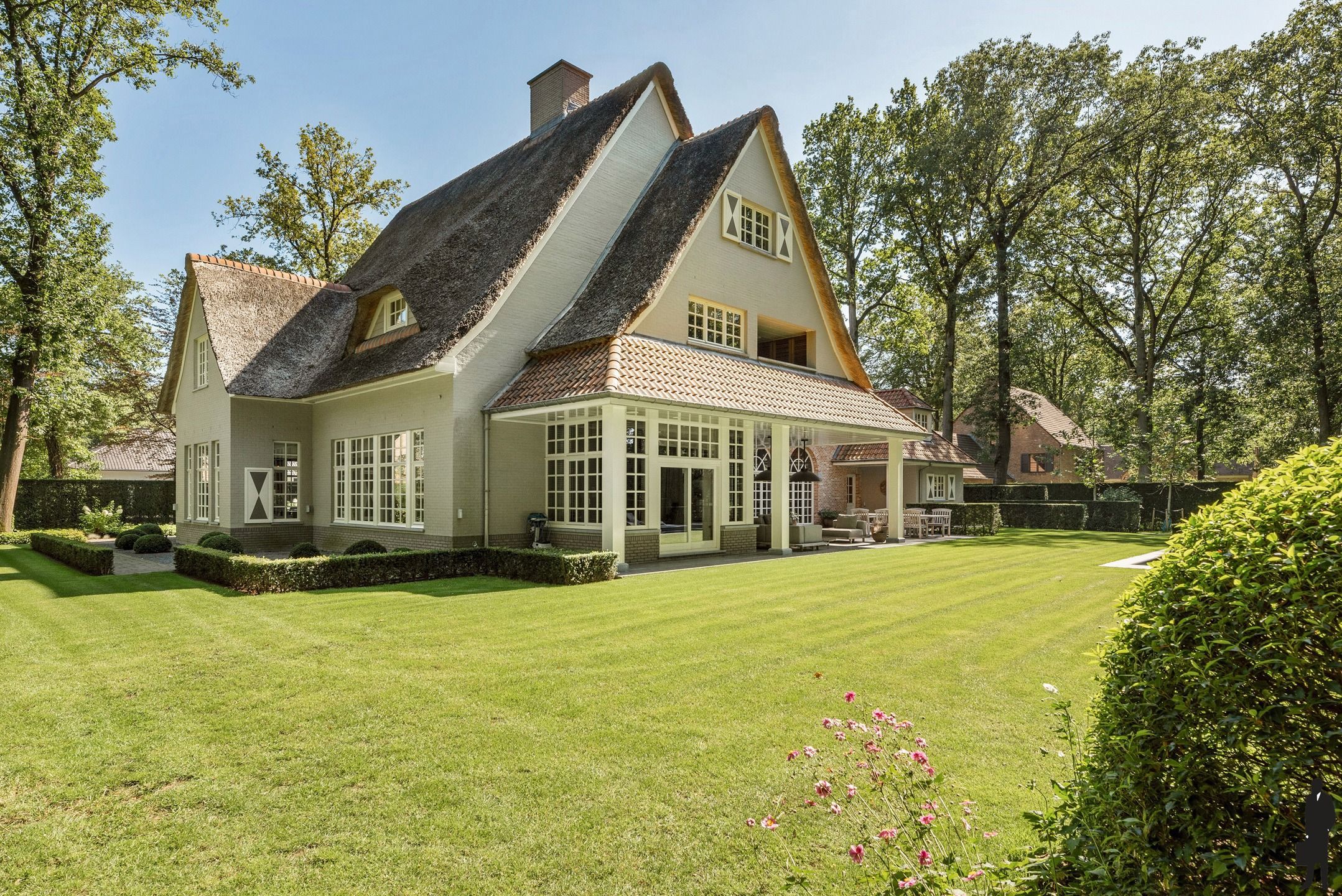 Rietgedekte en tot in de puntjes afgewerkte klassevilla foto 41