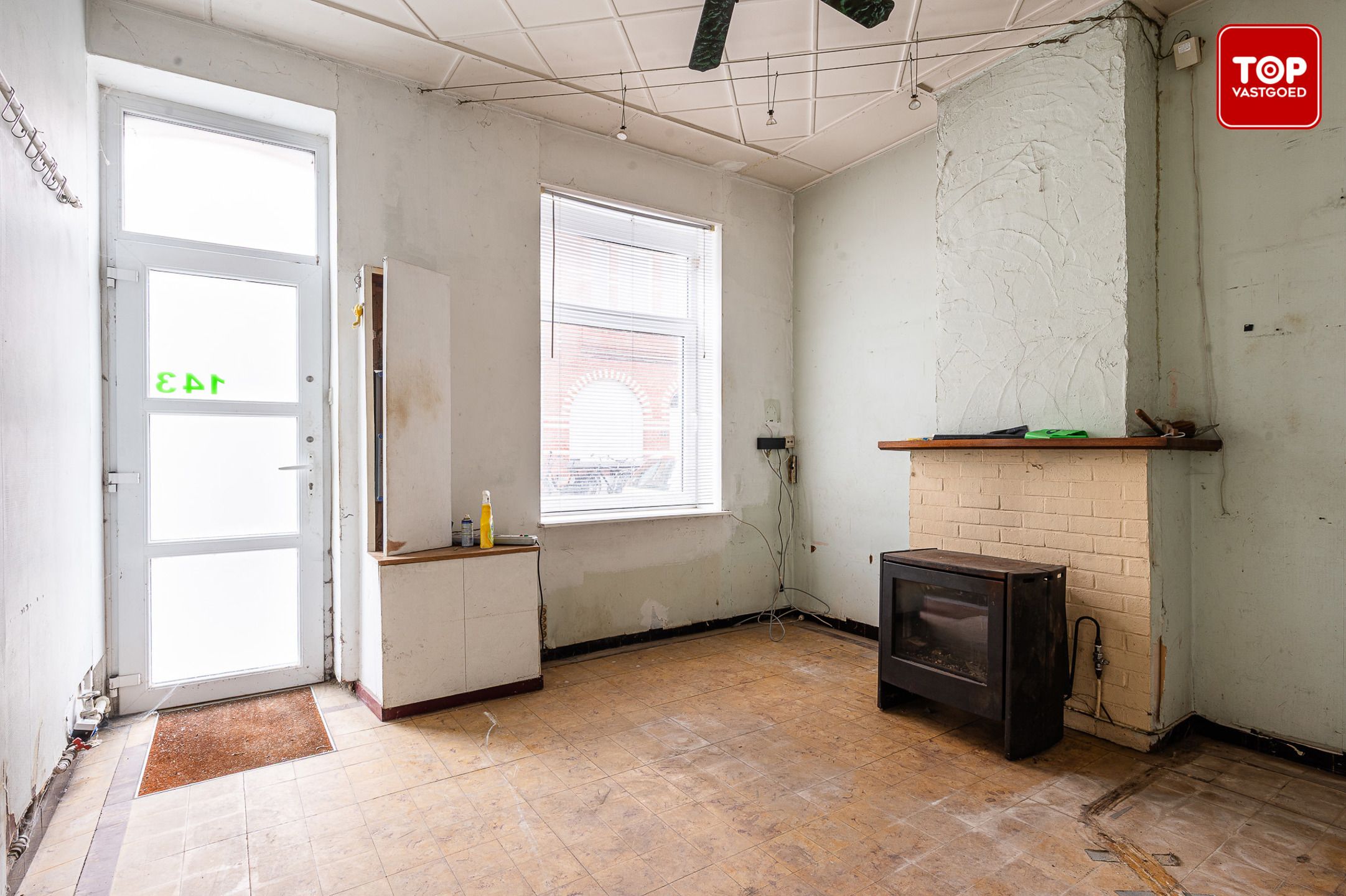 Totaal te renoveren woning op gunstige locatie. foto 4