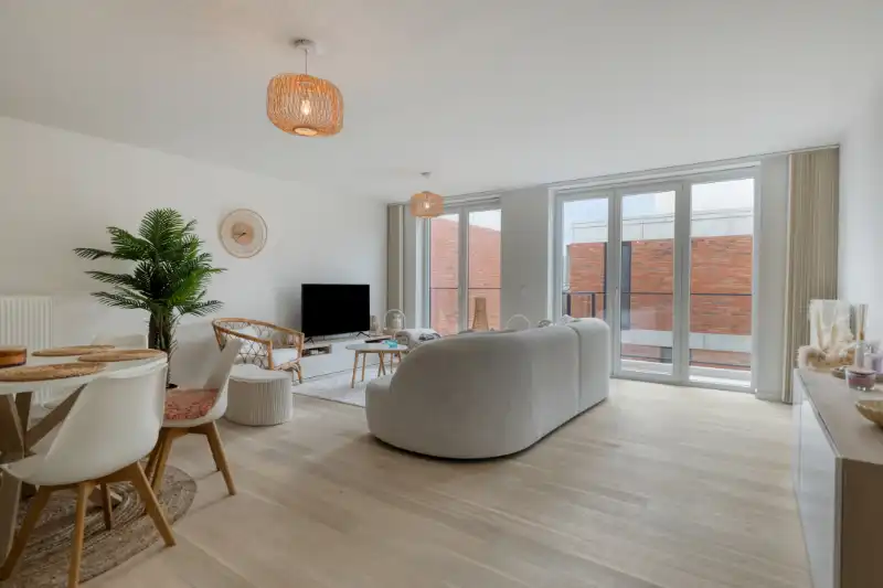 Stijlvol 2-slaapkamerappartement met autostaanplaats op een rustige ligging. foto {{pictureIndex}}