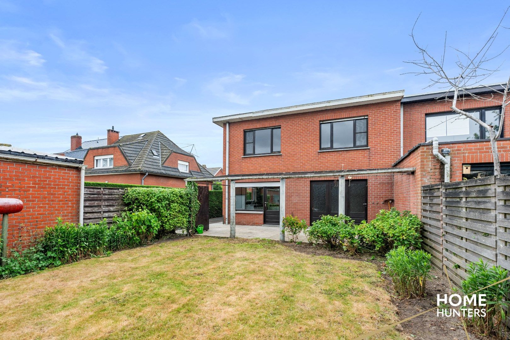 Te renoveren halfopen woning met 4 slaapkamers, 2 garages en veel potentieel te Ieper foto 25
