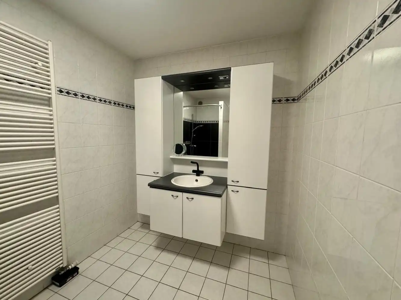 INSTAPKLAAR GELIJKVLOERS APPARTEMENT (H.O.B) foto 9