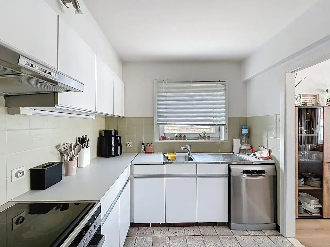 Mooi ingedeeld twee slaapkamerappartement in het hart van Heist. foto 12