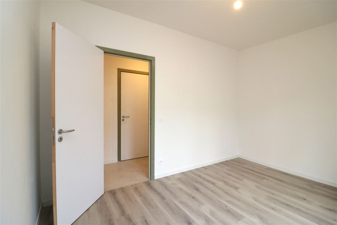 splinternieuw, gelijkvloers, ruim terras, 2 slpk foto 17