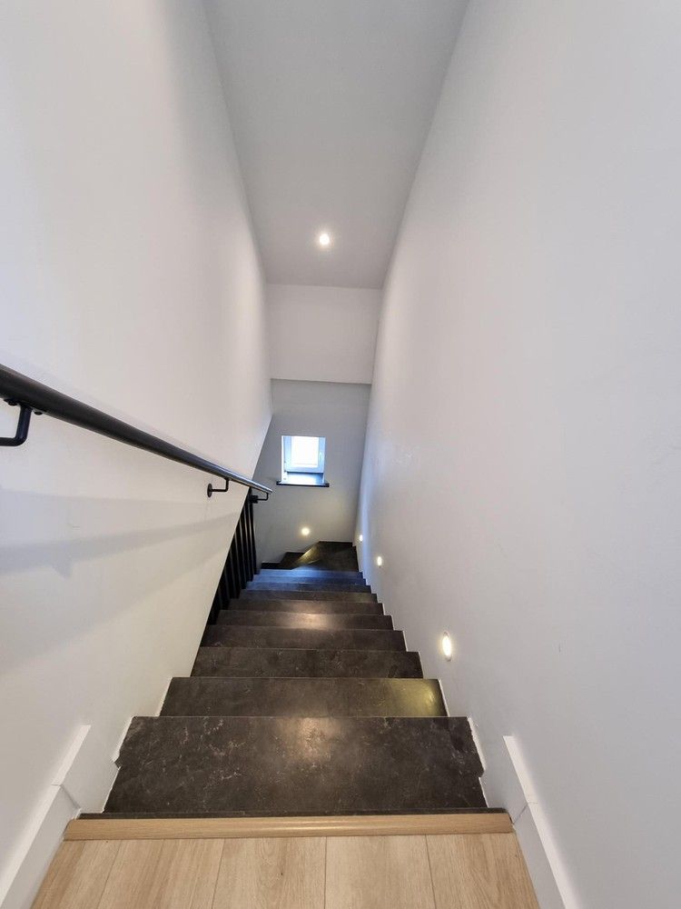 Totaal gerenoveerde woning met garage bijgebouw, ideaal voor een jong koppel of gezin. foto 15