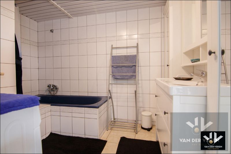RUIME, VERZORGDE RIJWONING MET TOFFE STADSTUIN foto 12