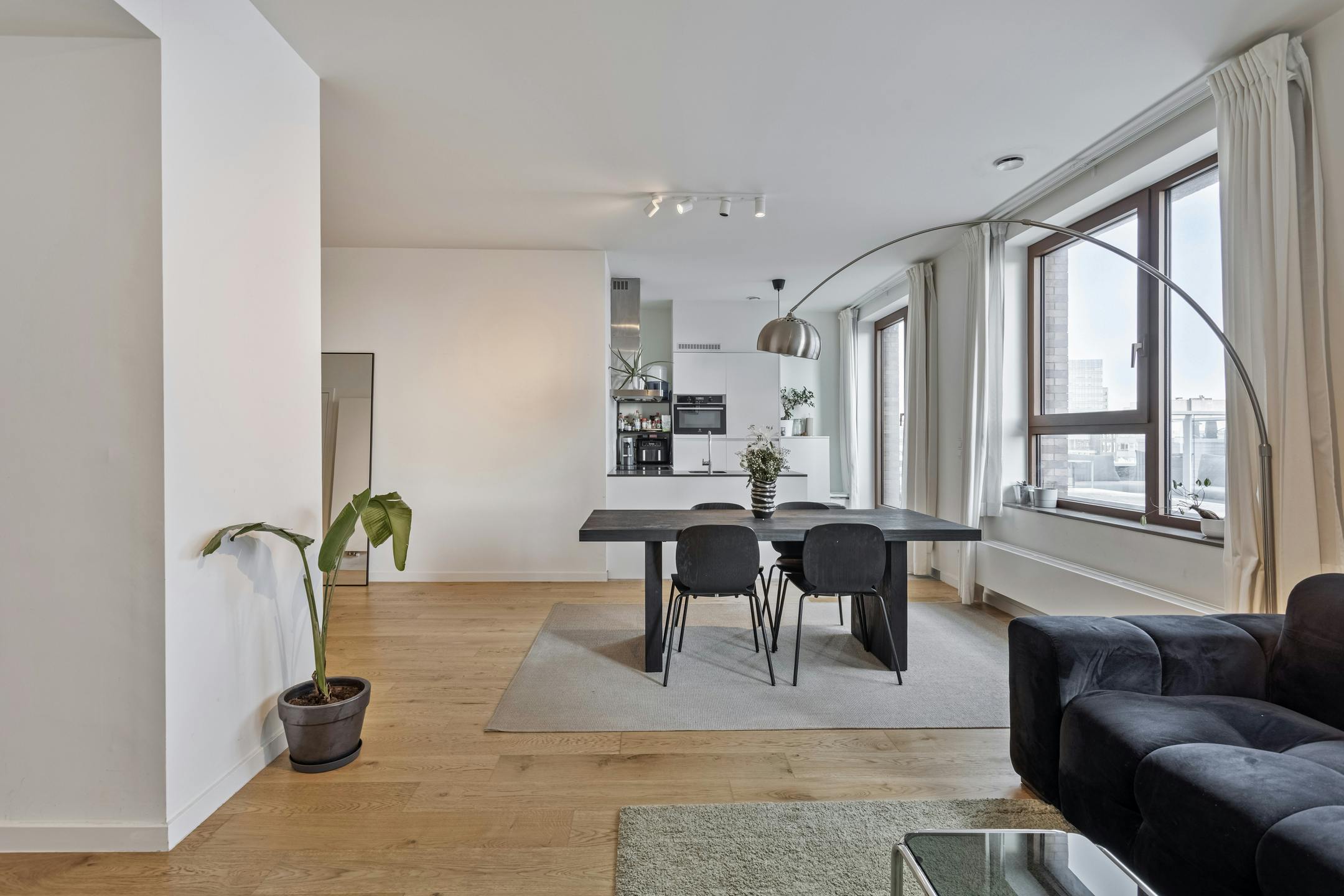 Appartement met 2 slaapkamers en terras te koop 't Eilandje foto 3