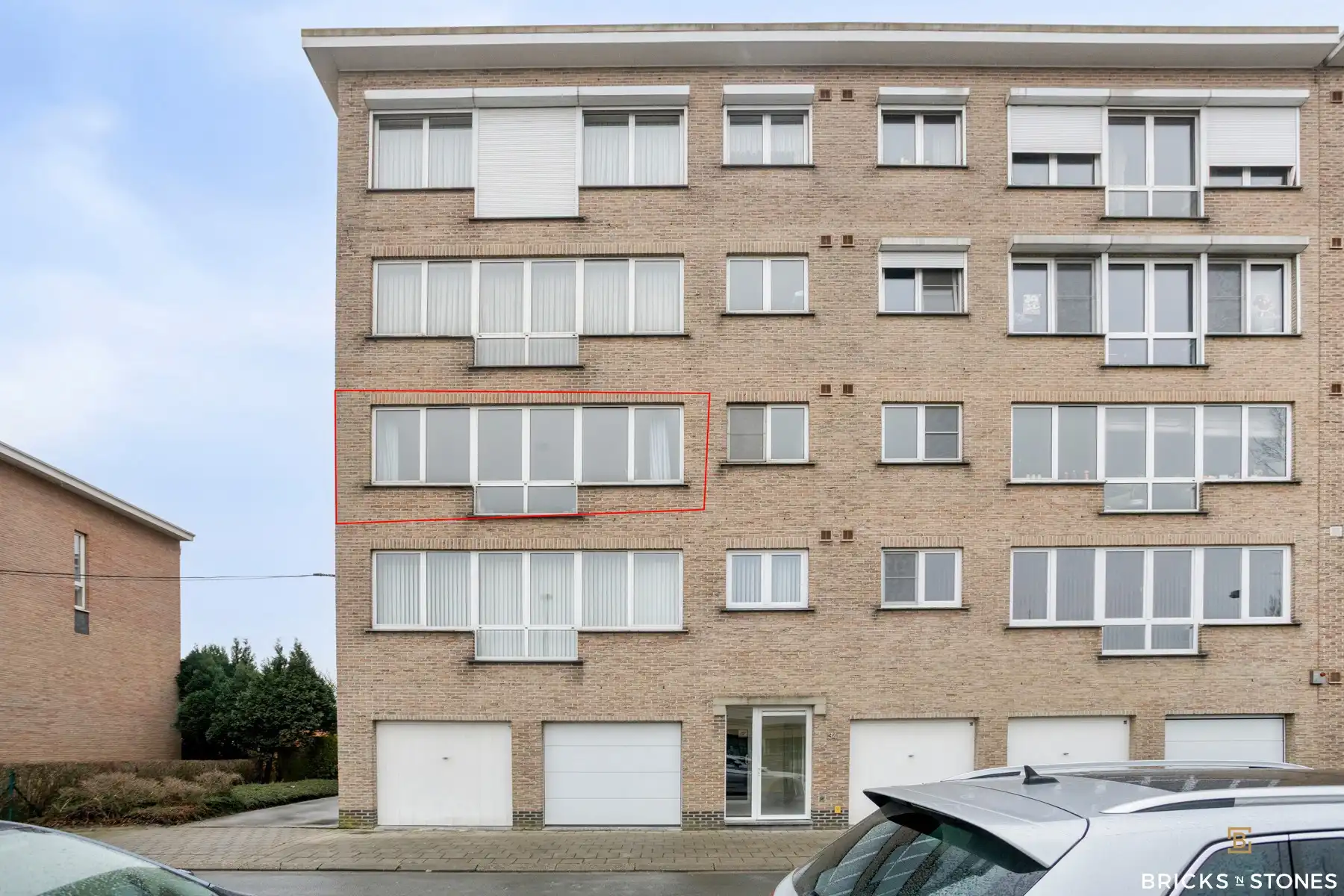 Gerenoveerd 2-slaapkamer appartement met terras foto 12