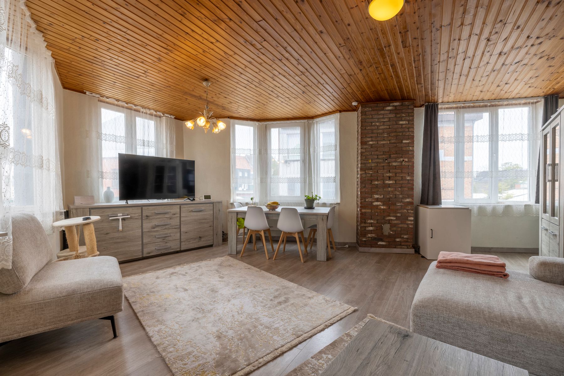 CENTRAAL GELEGEN APPARTEMENT IN KLEINSCHALIG GEBOUW foto 3