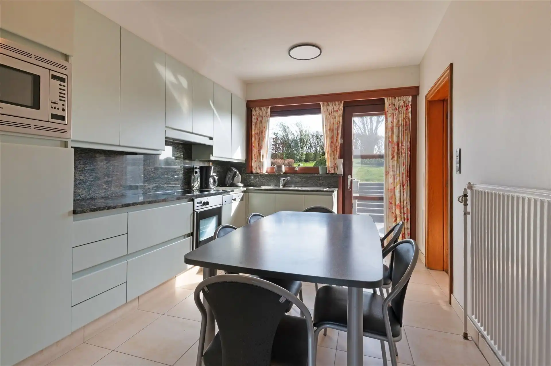 Ruime villa met prachtig uitzicht foto 10