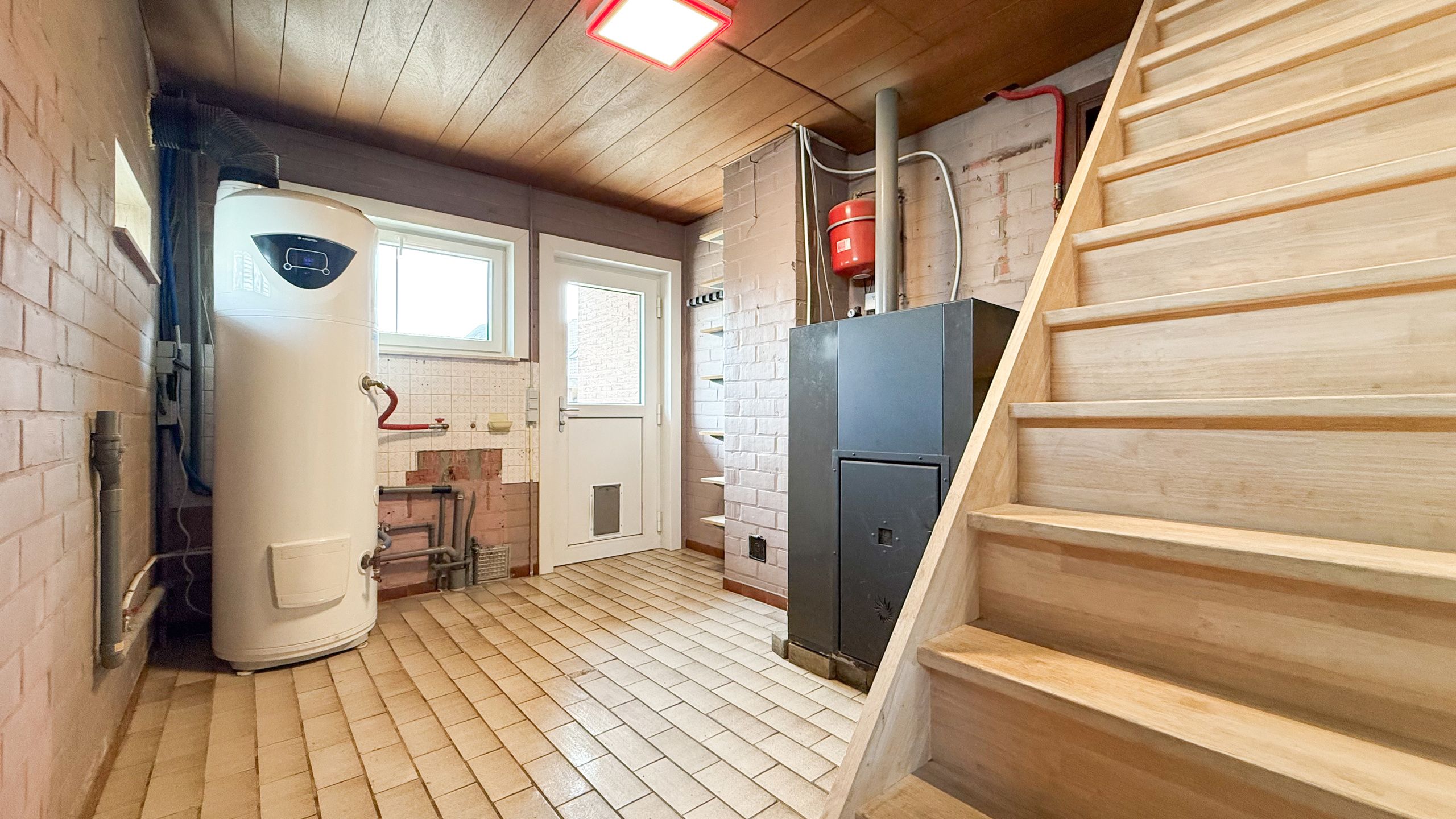 Instapklare gezinswoning met 4 slpks en mooie verzorgde tuin foto 19