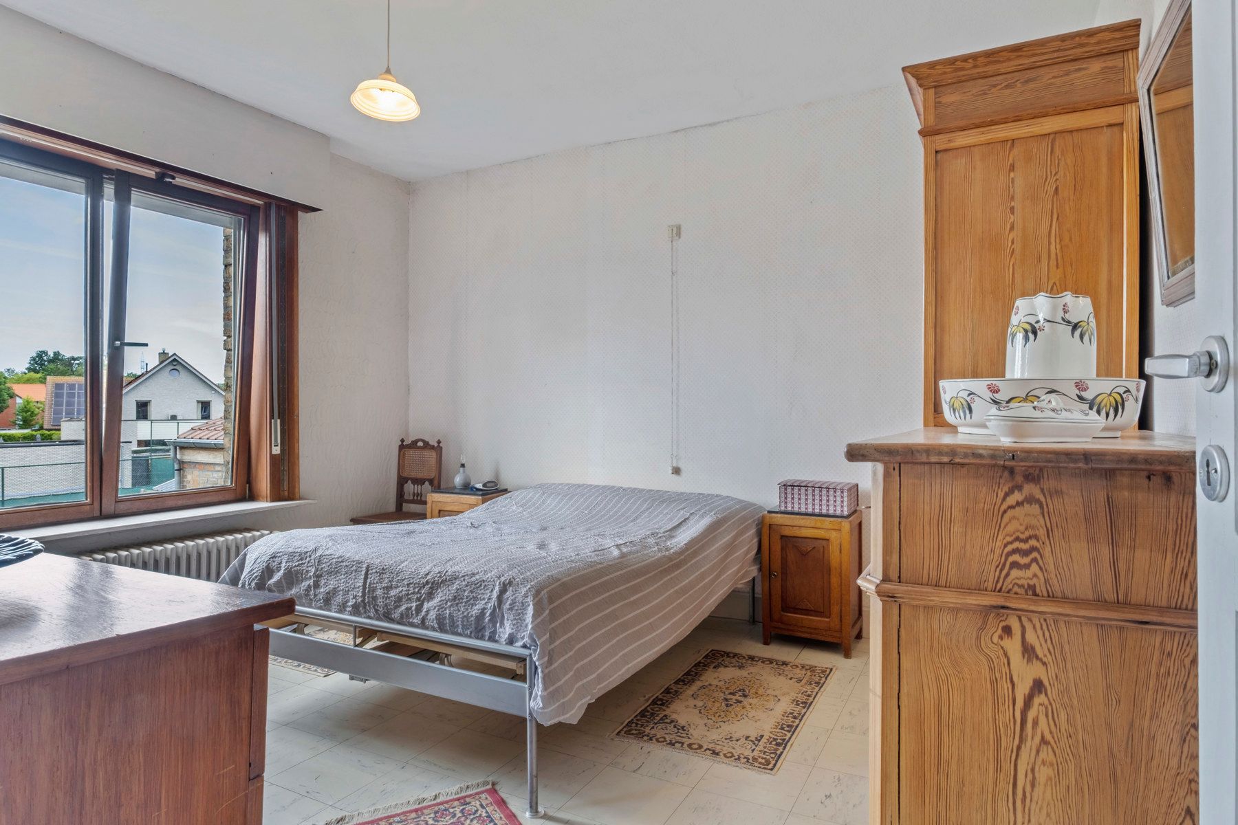 Zeer ruim, charmant herenhuis vlakbij het centrum van Gistel. foto 11