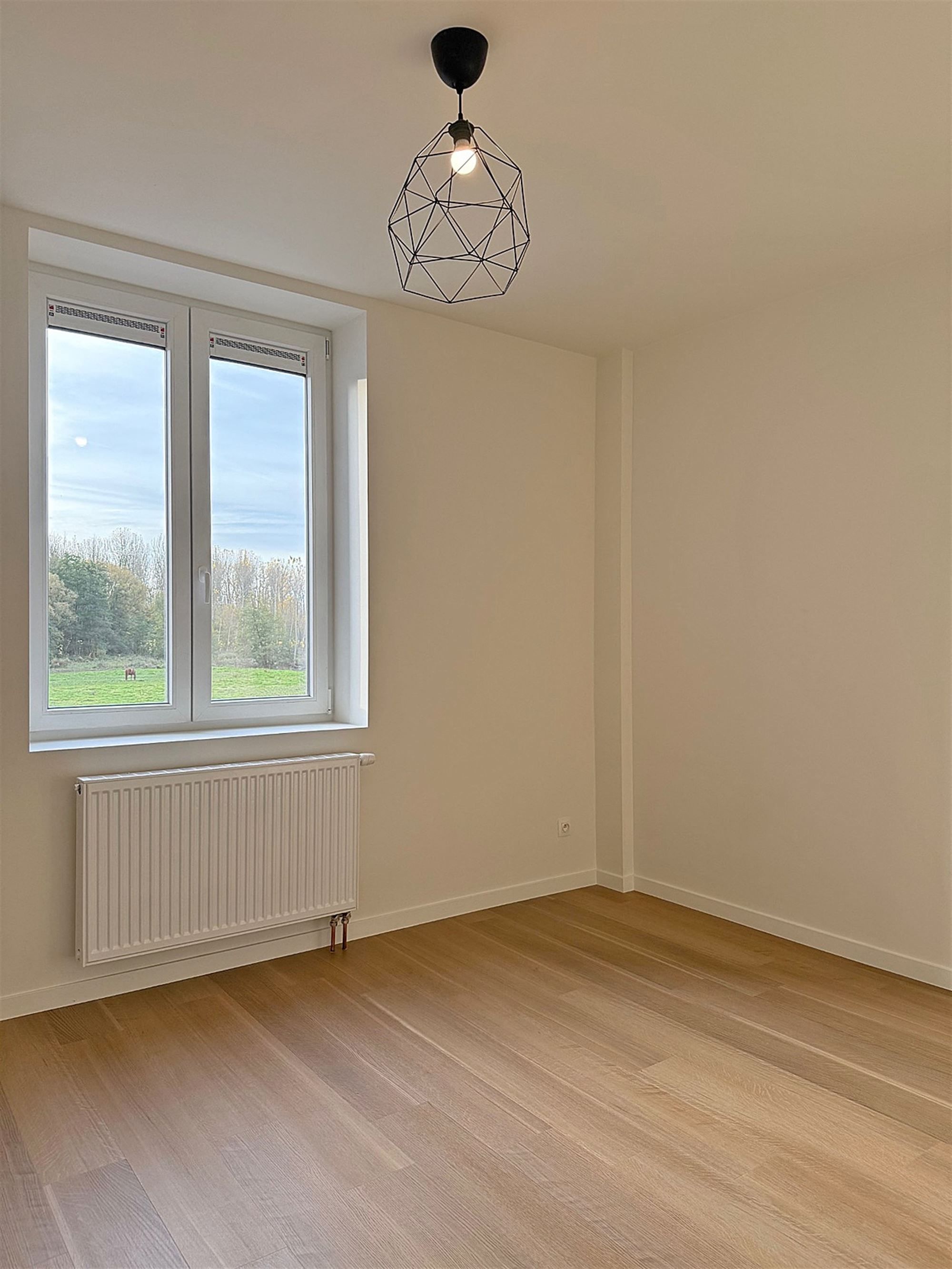 Instapklare vernieuwde (starters)WONING met 2 slaapkamers, terras, kelder & staanplaats  foto 9