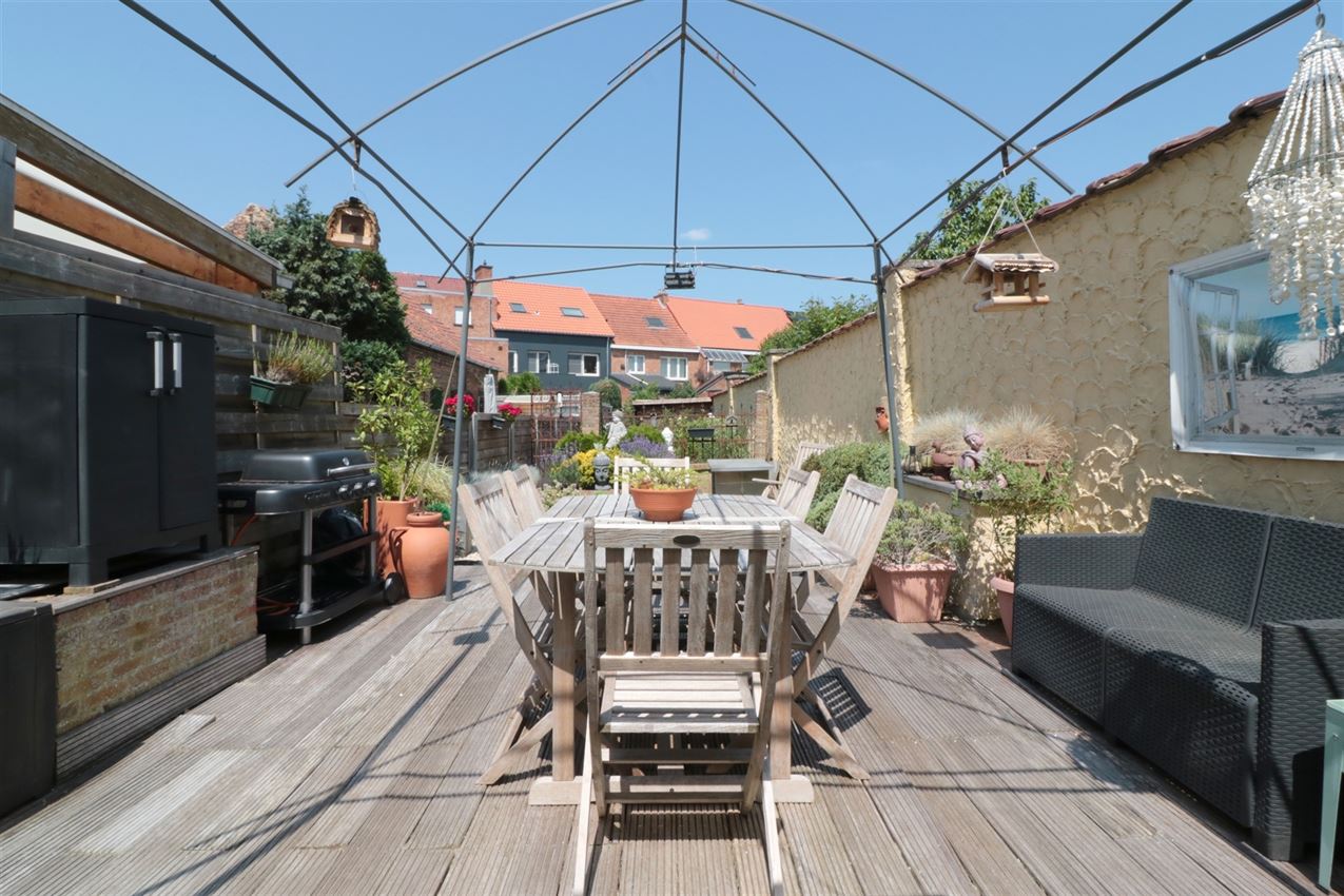 omgeving station en ziekenhuis, stadstuin, label D, neogotische stijl foto 4