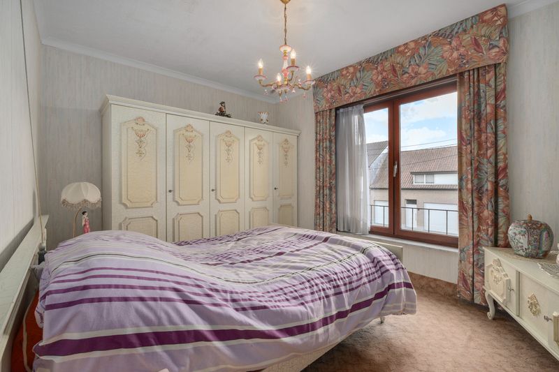 Rumbeke - Robuuste woning met renovatiepotentieel in Roeselare foto 8