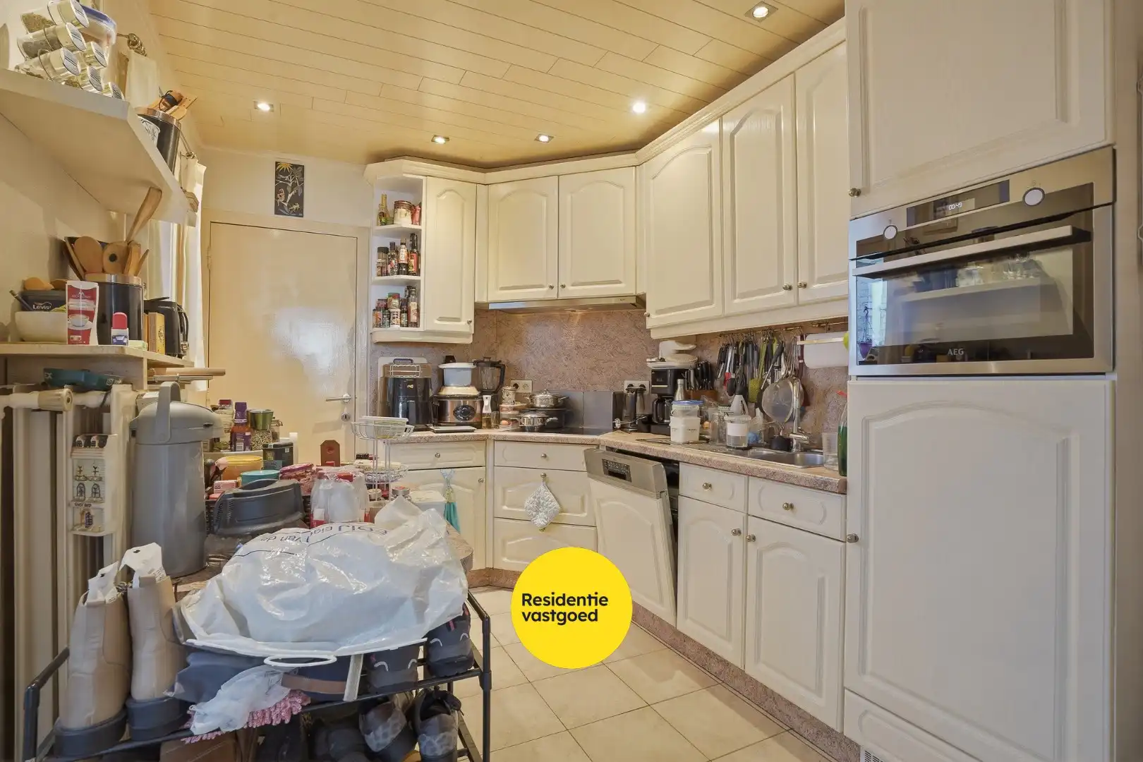 Goed onderhouden rijwoning nabij de Groene Kouter in Zwevegem foto 7