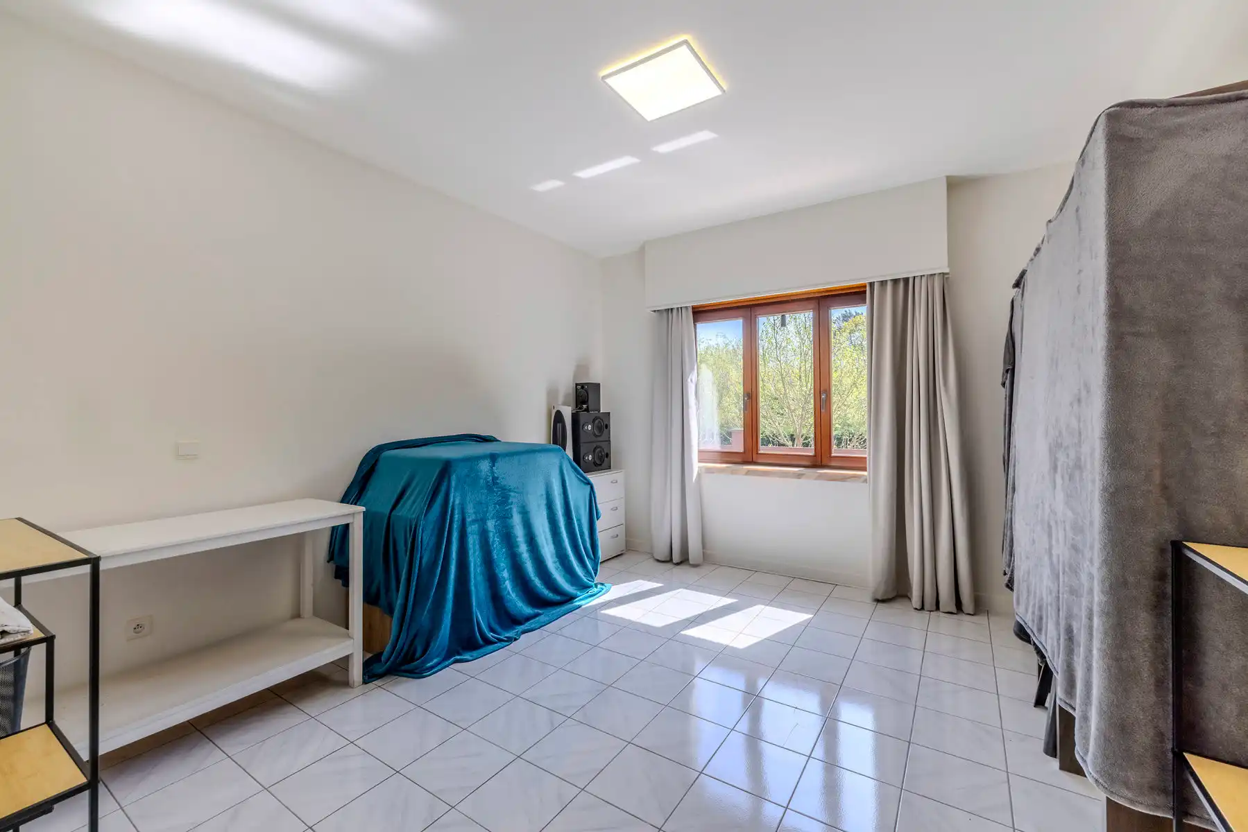 Ruim landhuis op ca. 3010 m² grond met ca. 736 m² bew.opp. foto 18