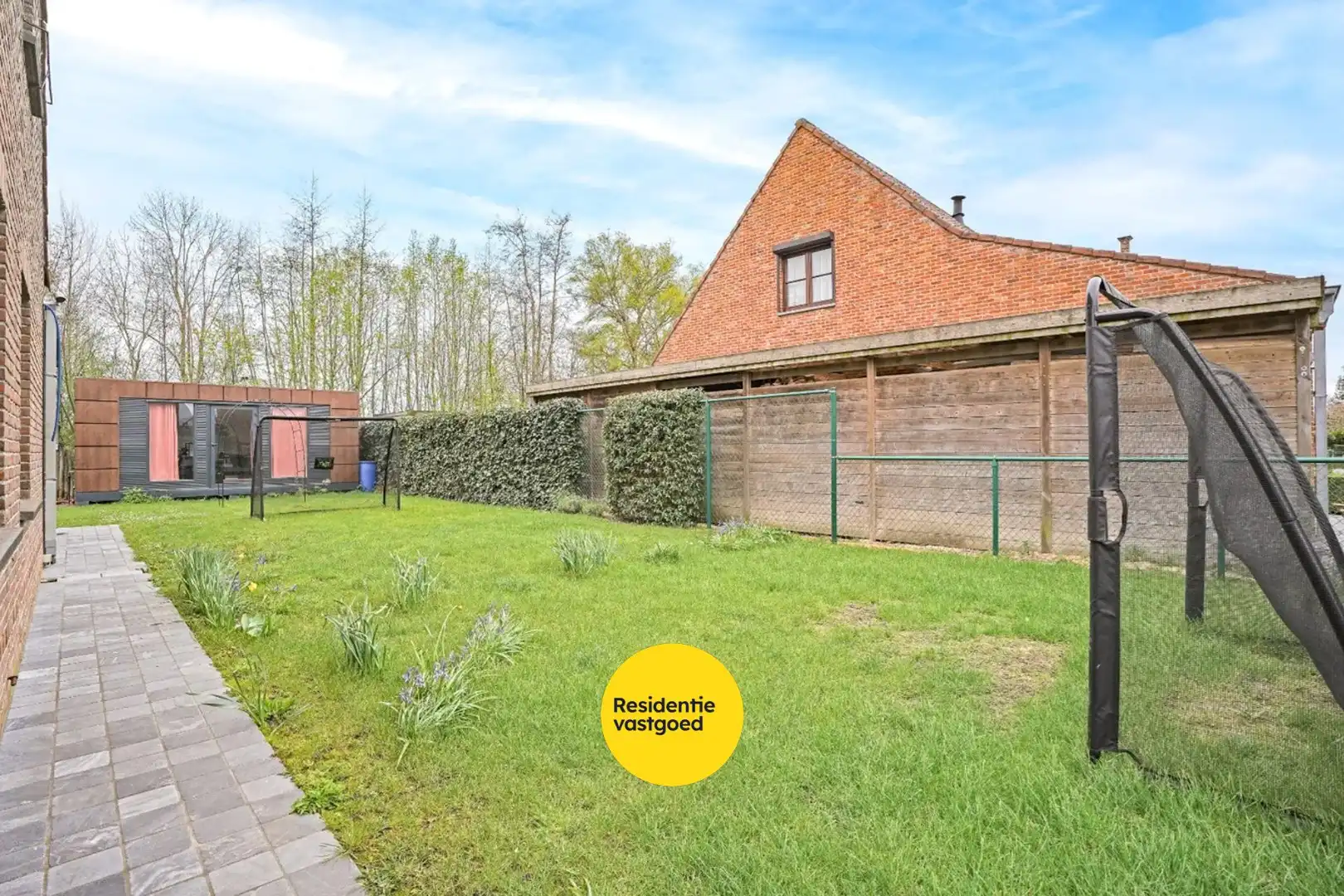 Gerenoveerde alleenstaande woning op 637m² te Veurne! foto 17