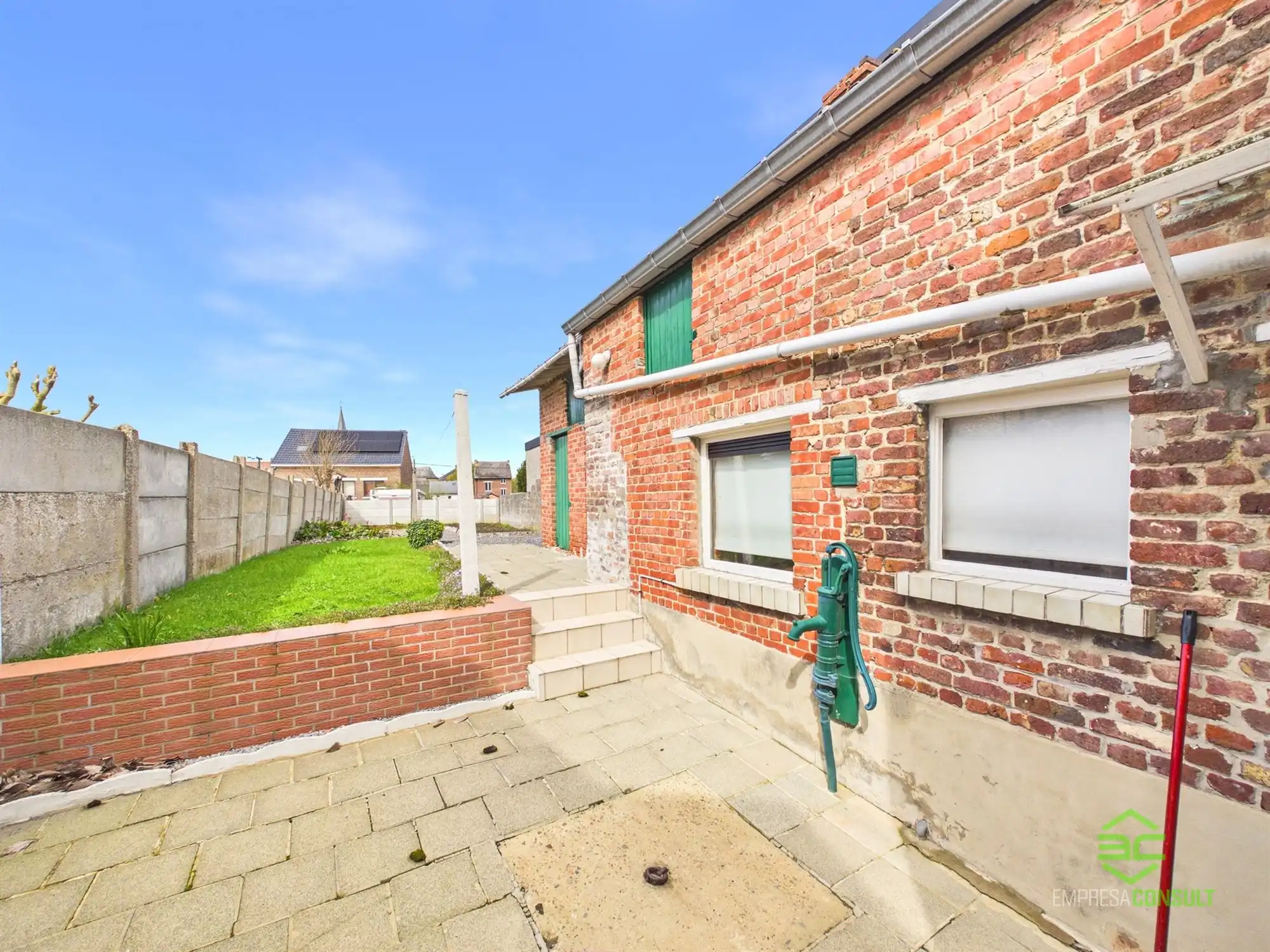 Centraal gelegen te renoveren woning met 3/5slpk! foto 16