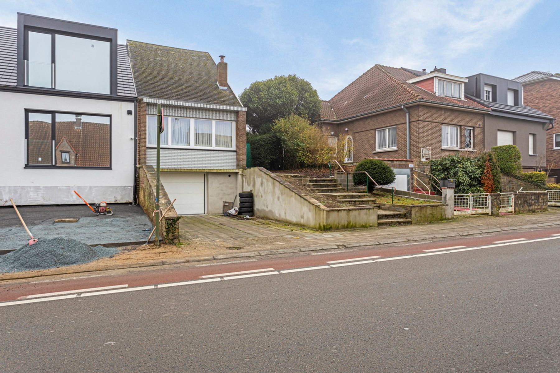 Goed gelegen driegevelwoning met 4 slaapkamers en tuin foto 2