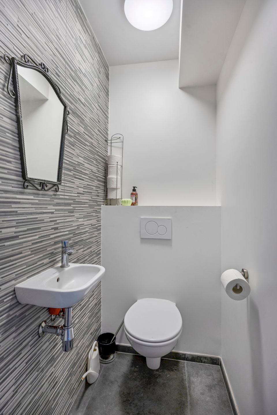 Recent appartement met 2 slaapkamers & parking foto 15