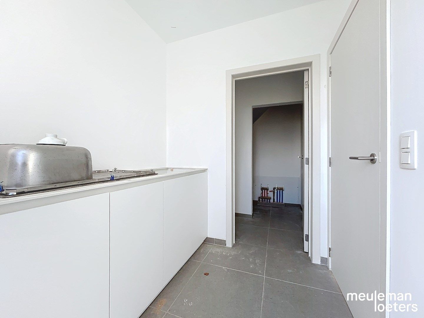 Ruime nieuwbouwwoning met fietsendoorgang foto 9