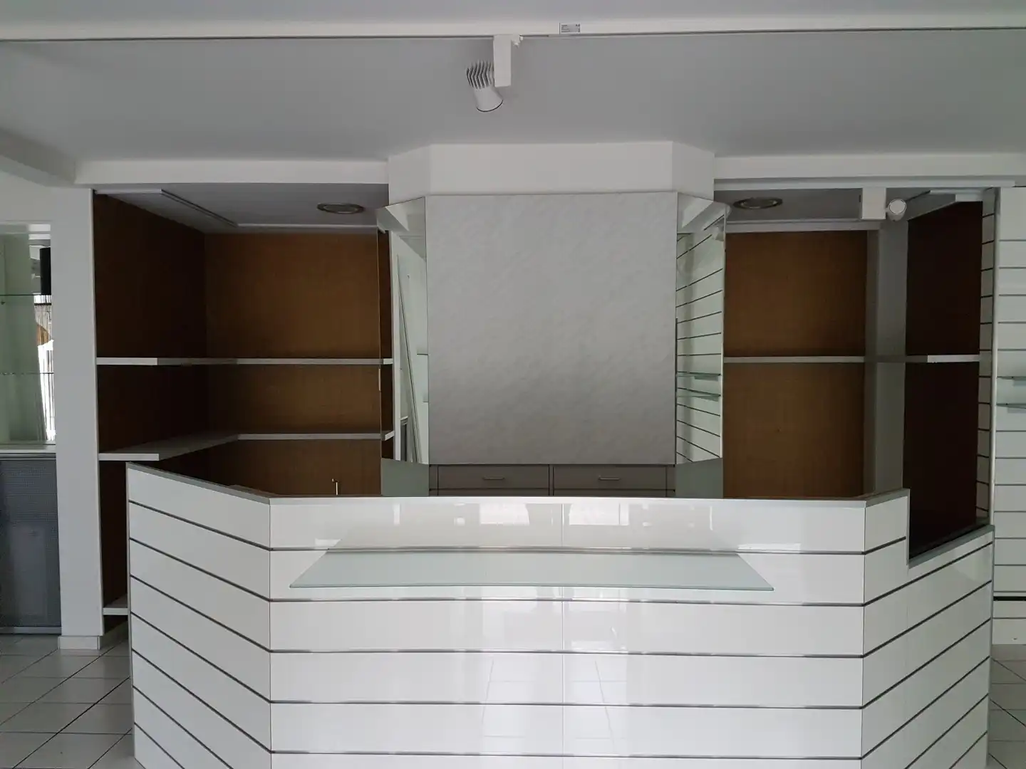 Handelspand  in winkelstraat van Lanaken foto 8