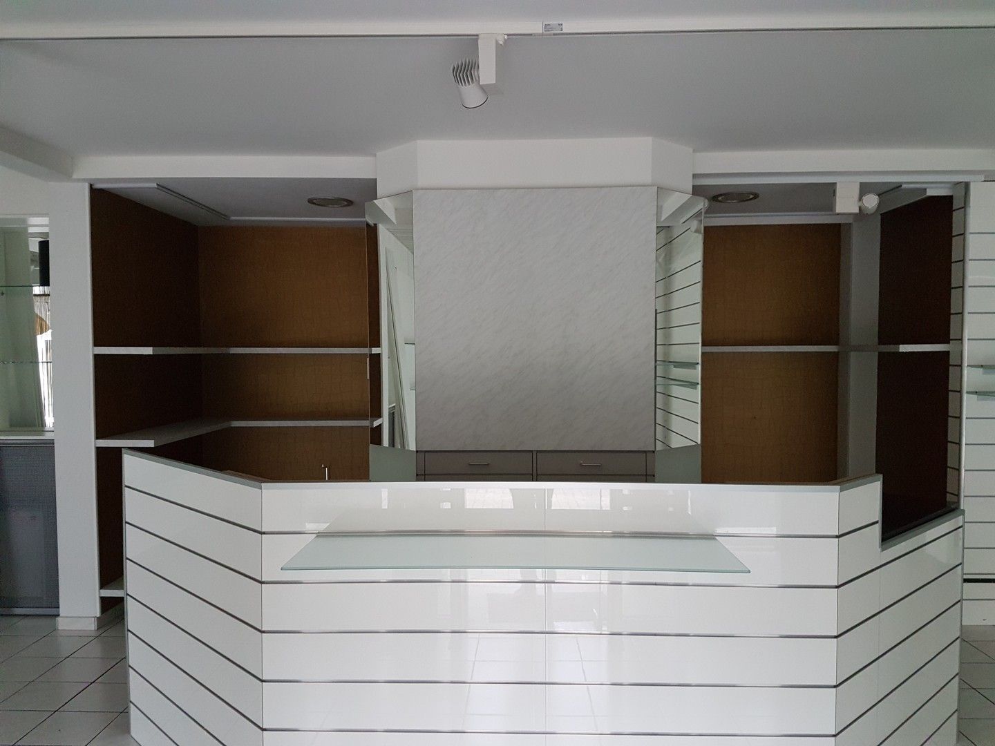 Handelspand  in winkelstraat van Lanaken foto 8