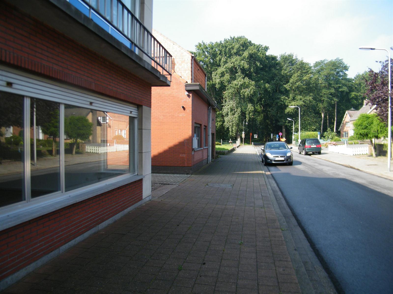 Gelijkvloers appartement met garage en terras. foto 17
