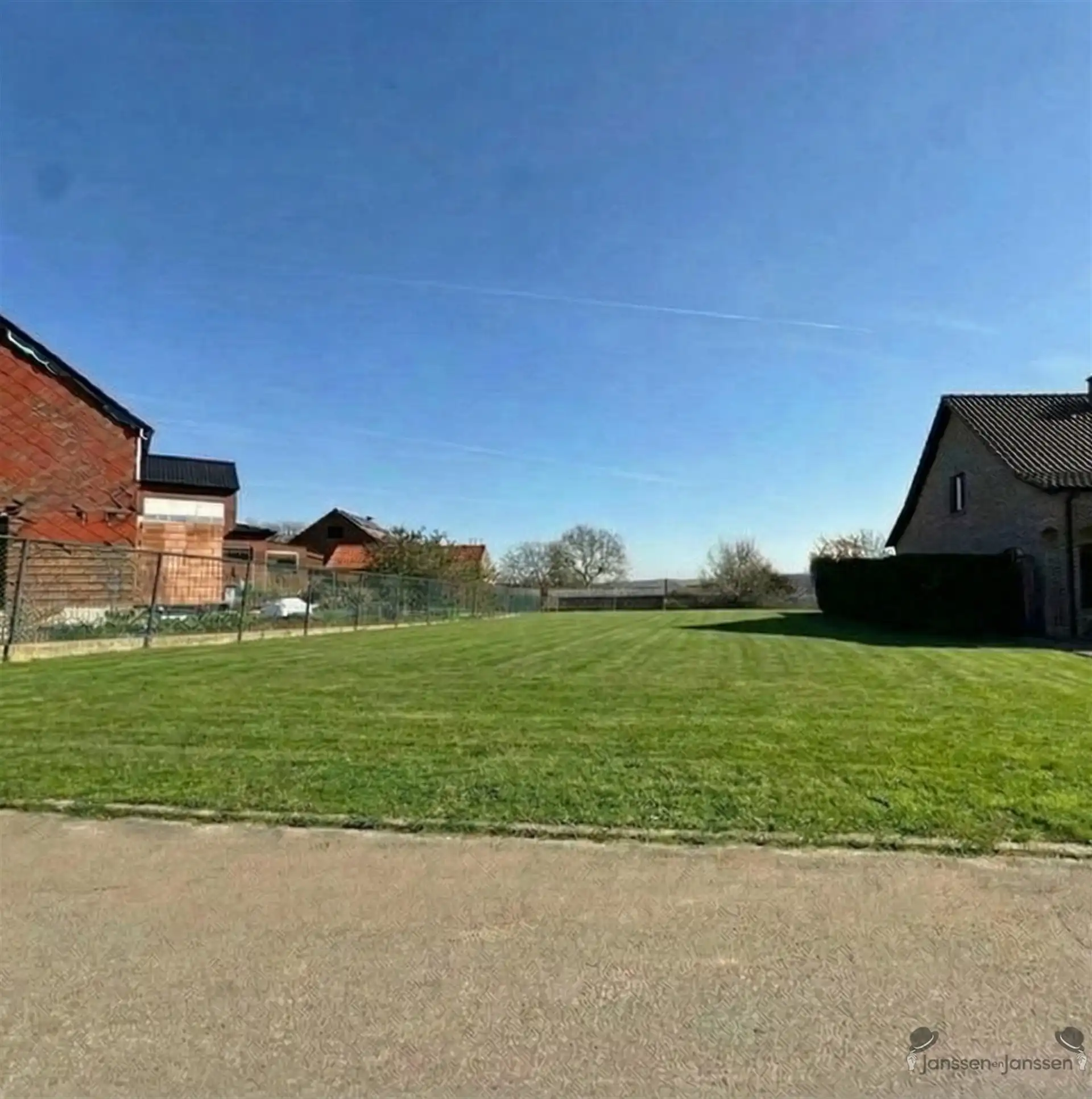 Goed gelegen bouwgrond in Rillaar met een totale oppervlakte van 733m² foto {{pictureIndex}}