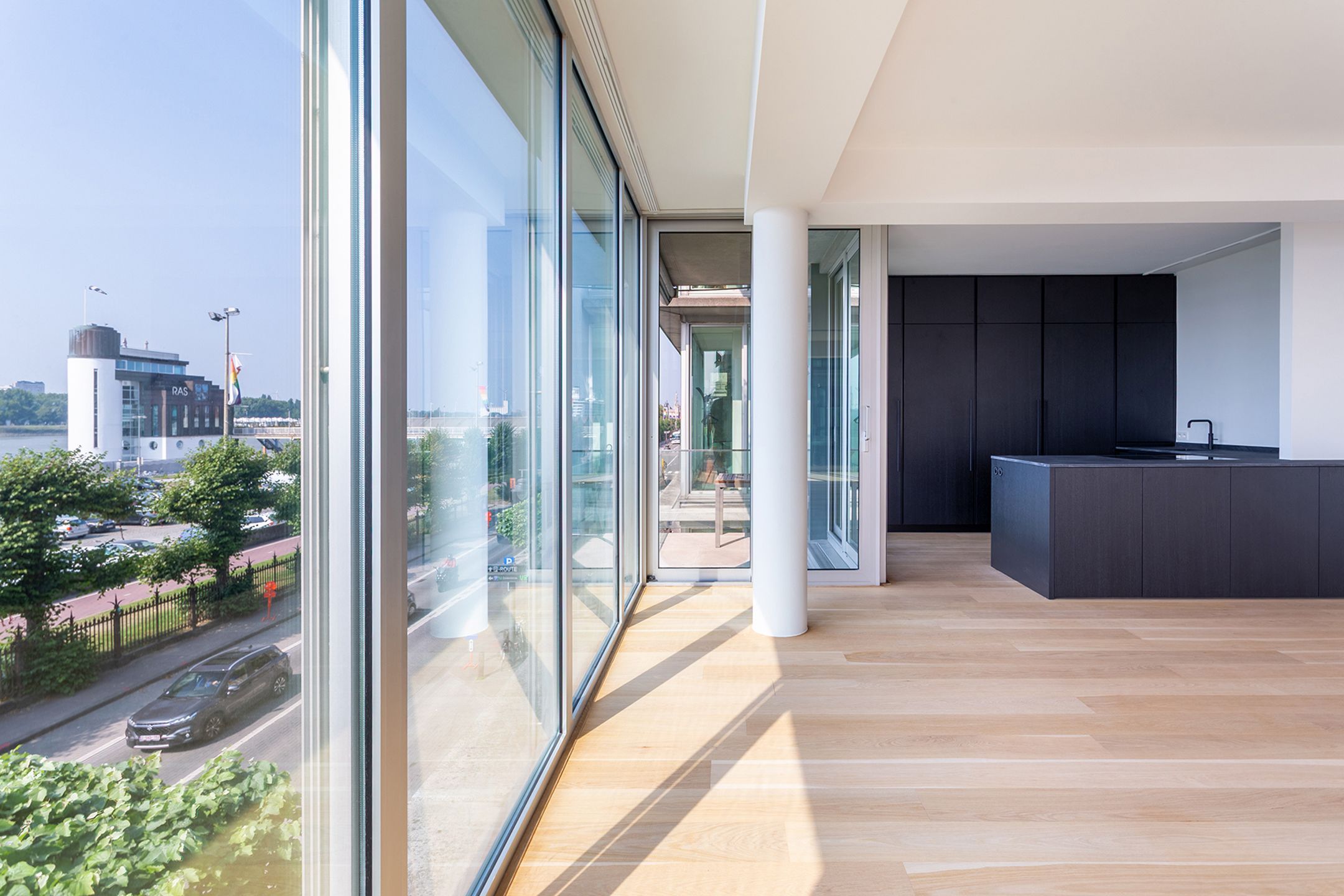 Prachtig hoekapp (161m²) met zicht op de Schelde en met terras foto 8